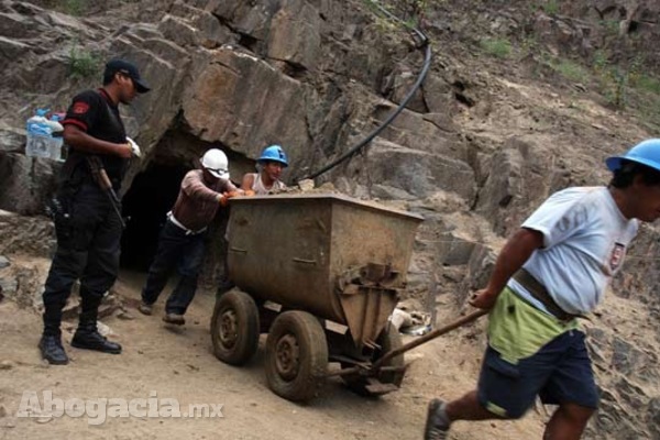 La reforma de ley minera contempla la prohibición de tiros verticales en la explotación de carbón para así evitar catástrofes y accidentes a todos los que laboran en las minas.