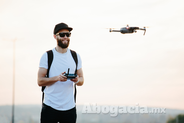 Sólo los RPAS que pesen menos de 2 kg pueden ser operados sin necesidad de requerir autorización de la DGAC.