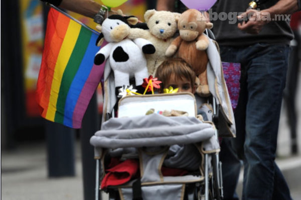 En el 2010 se aprobó oficialmente el derecho de adopción a parejas gay en México
