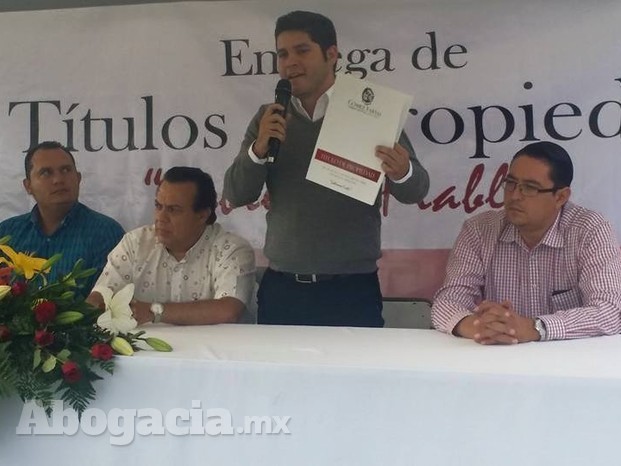 Entrega de títulos de propiedad.